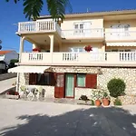 13 Apartman